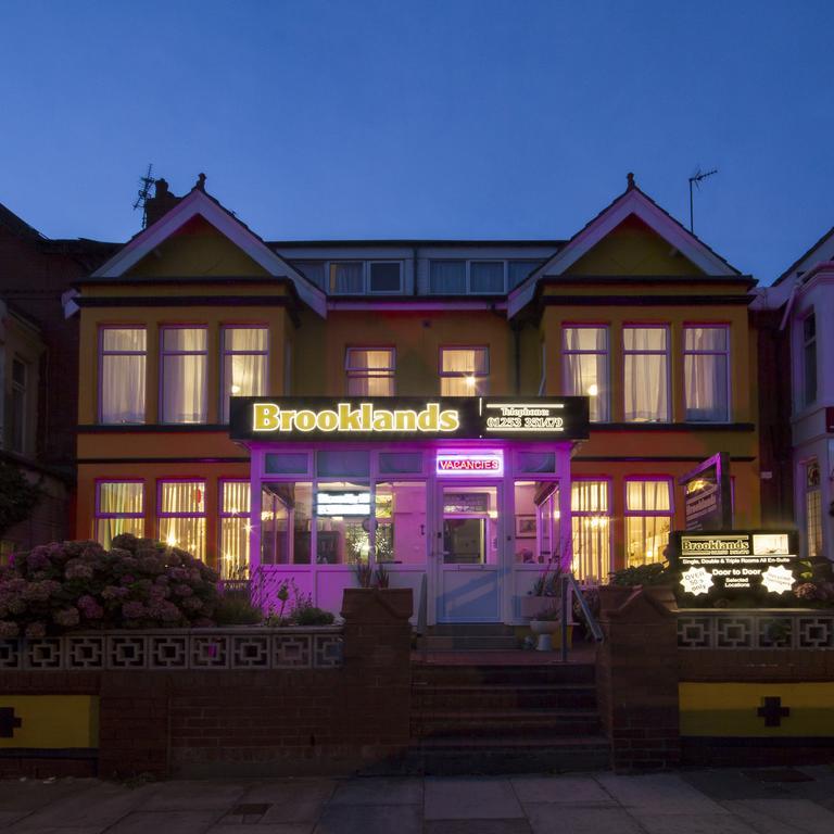 Brooklands Over 50'S Only Blackpool Extérieur photo